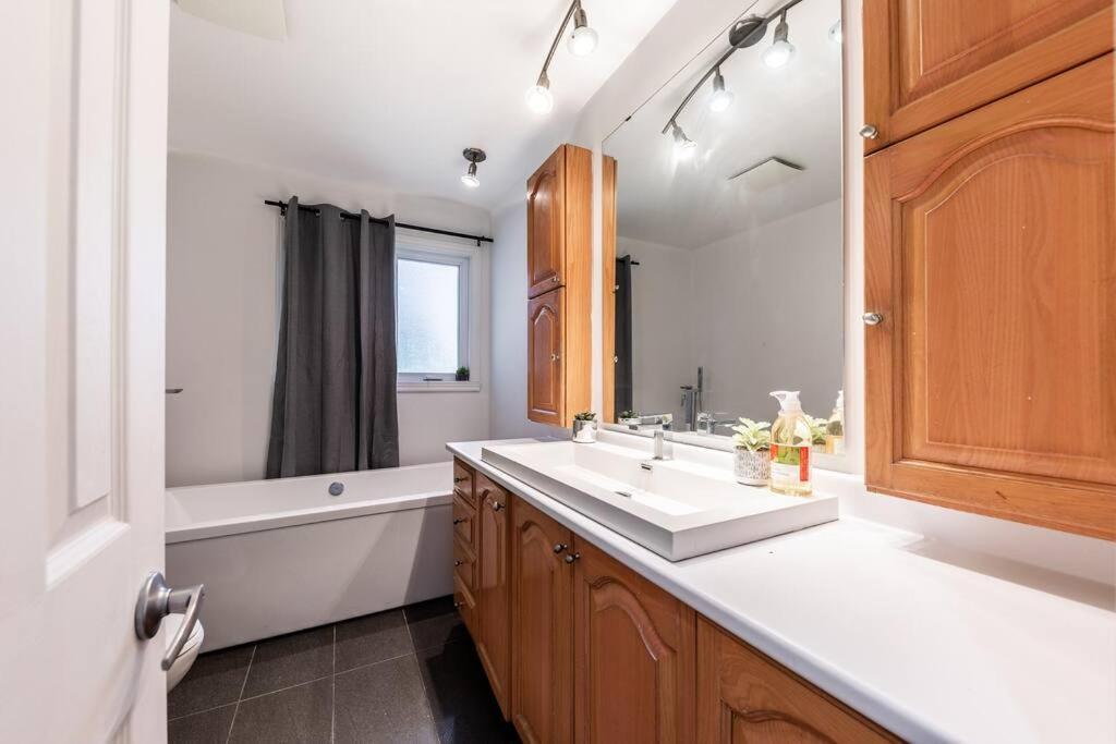 Апартаменты Spacious 4Br House Close To Dt Броссар Экстерьер фото